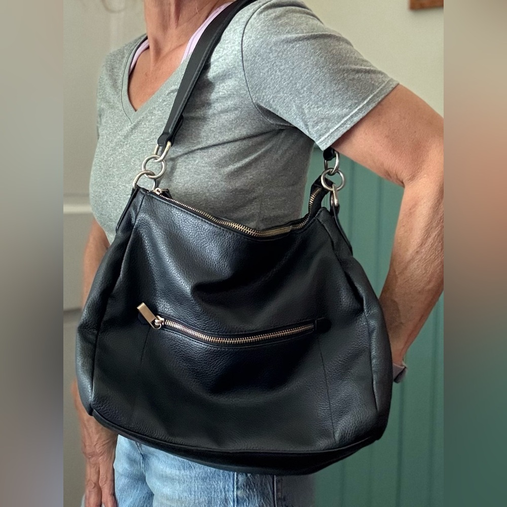 Black Faux Leather Hobo Handbag with Chunky Hardware EUC  SO LIKE REAL LEATHER!